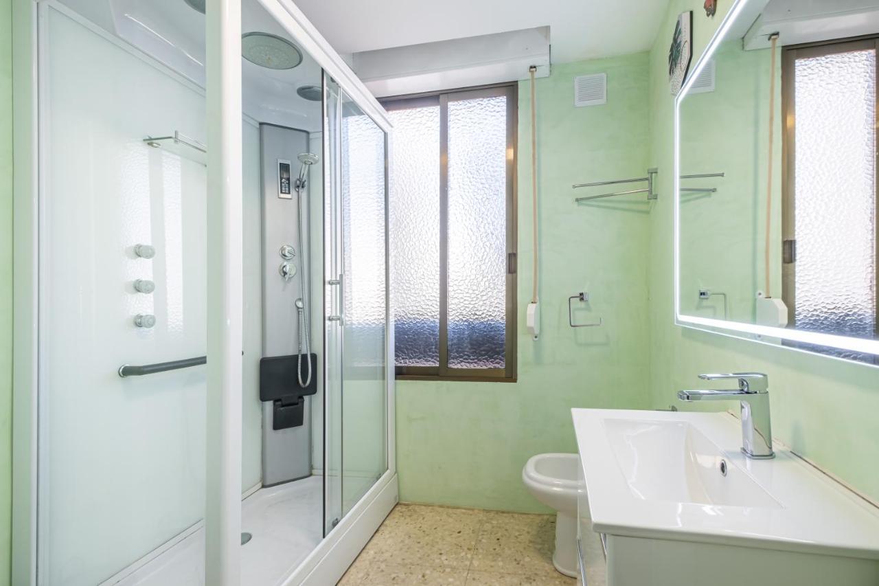 Lux Center 5-D Apartment Benidorm Luaran gambar